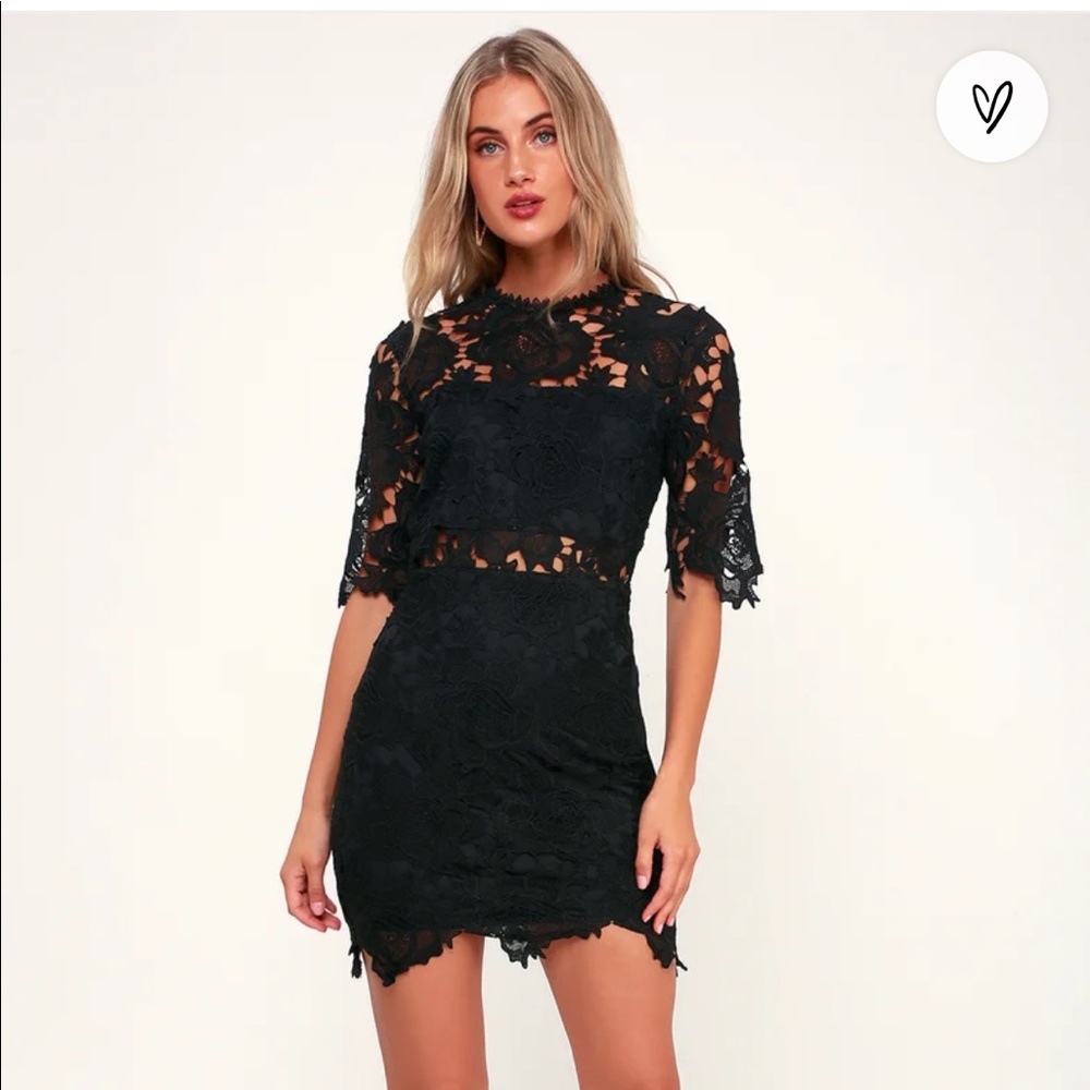 Lulus black lace dress with cut out. Size xs